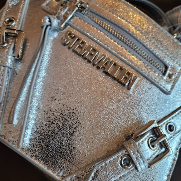 Steve Madden The Special Edition Evelyn Silver Set Tote 7"x10"x5" - Picture 11 of 13